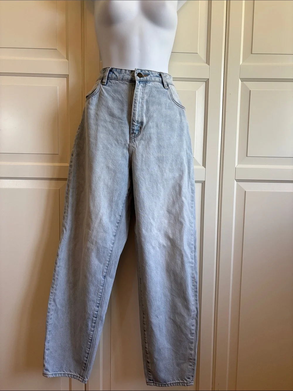 Rolla's
Genie
Super High Rise
80'S Balloon Leg Jeans Light Wash Size 28 - Picture 5 of 15